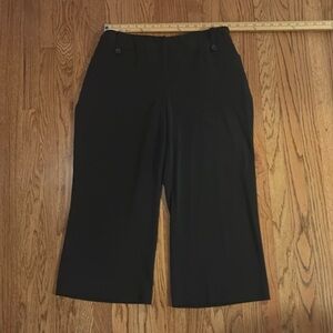 Black capris pants